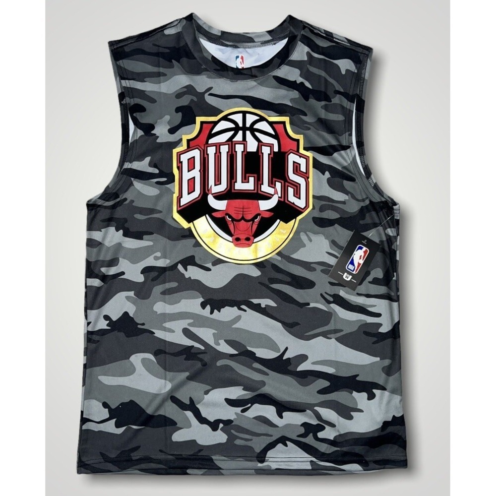 Chicago Bulls Men's NBA Team Apparel Badge Of Honor Tank Top Size Medium Camo